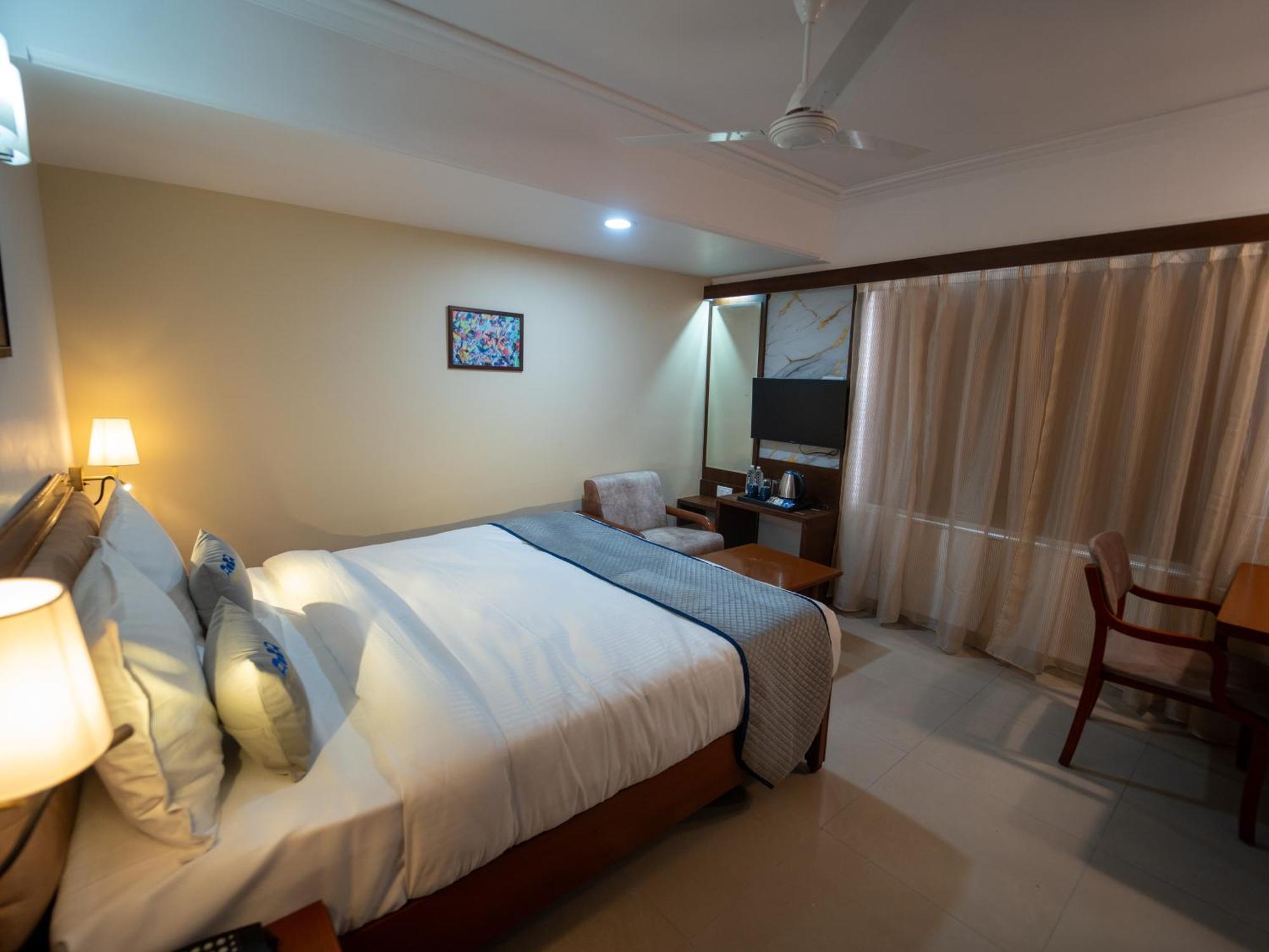 Alba Premier, Vadodara Exterior photo