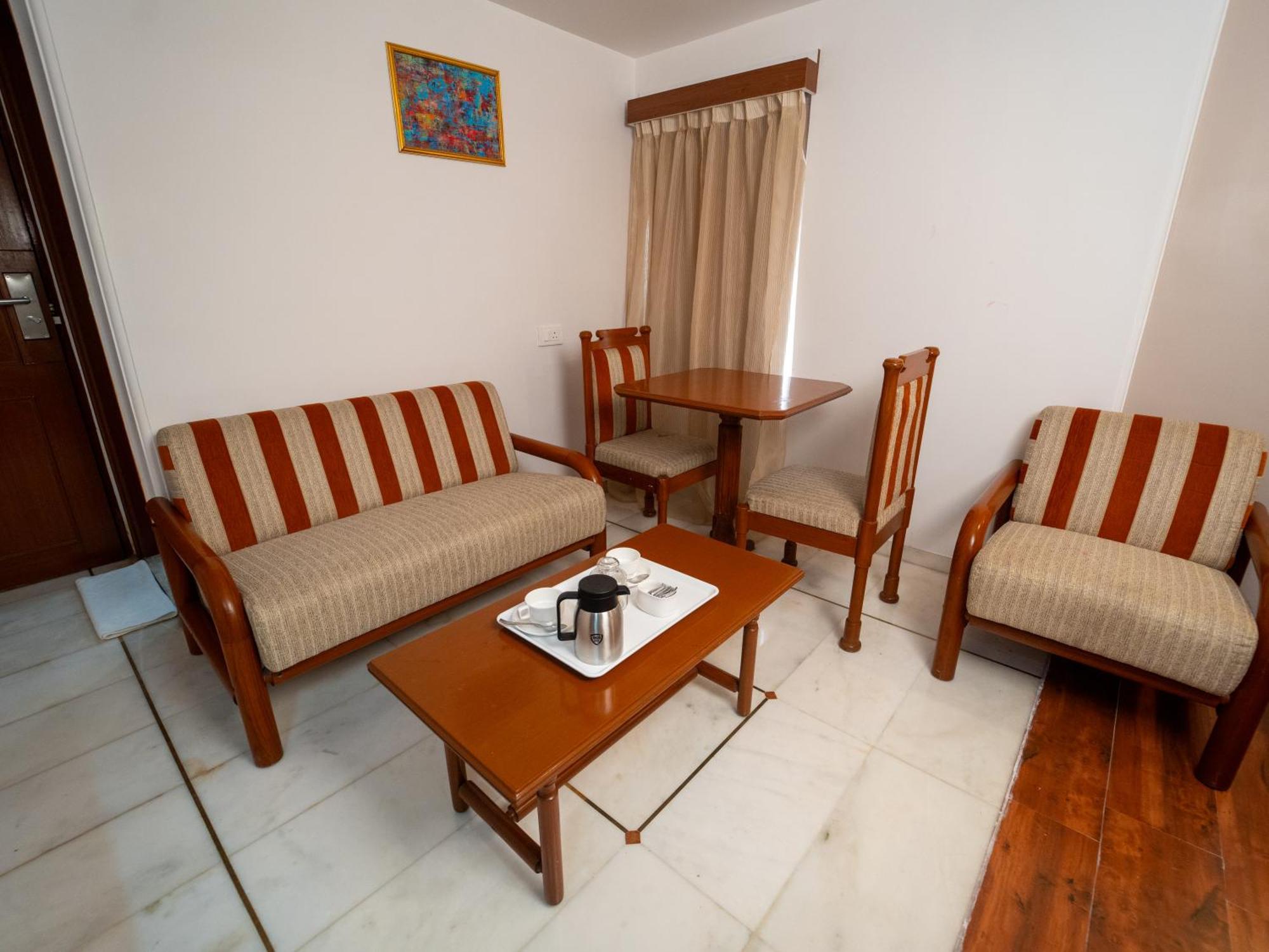 Alba Premier, Vadodara Exterior photo