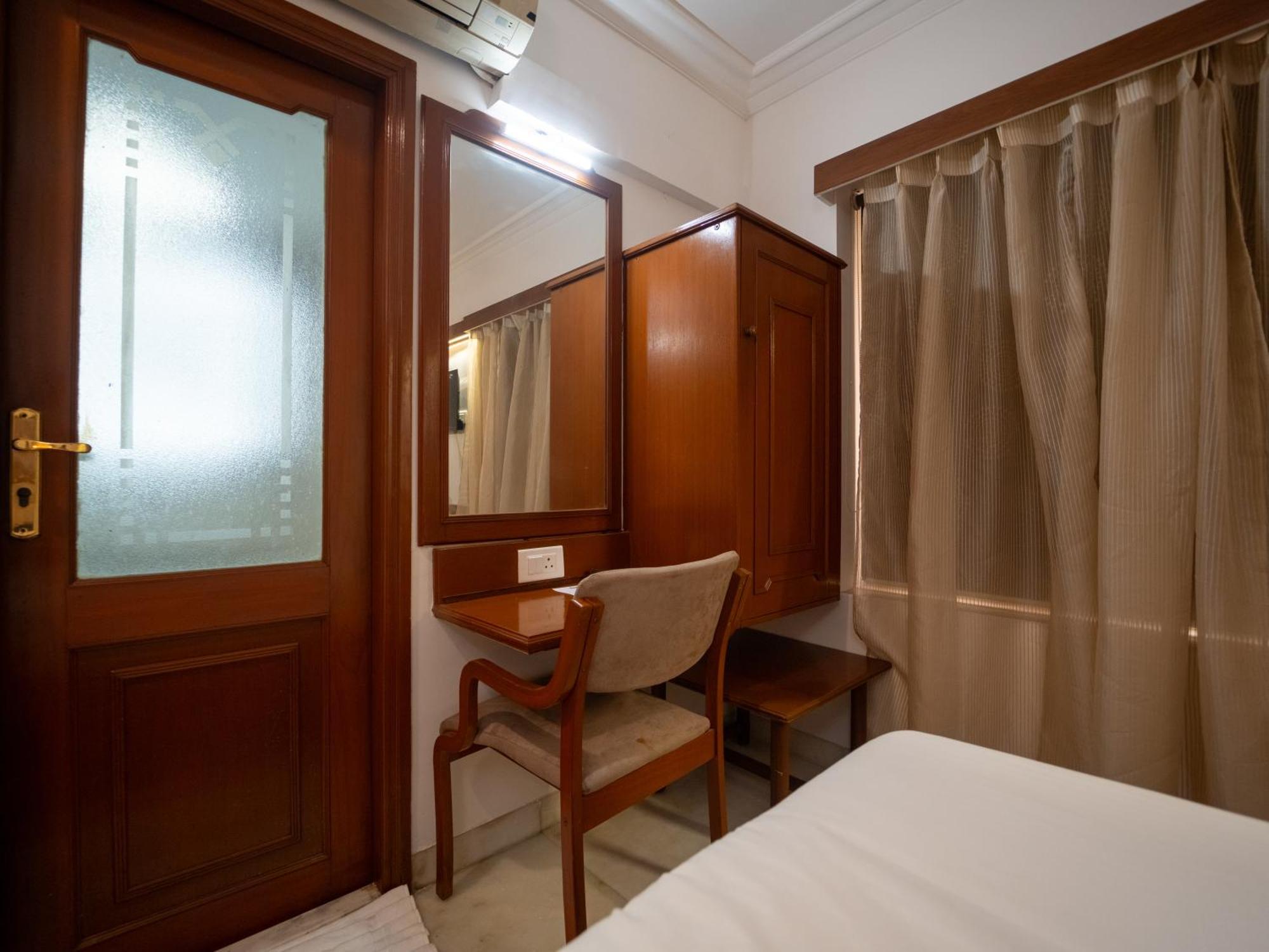 Alba Premier, Vadodara Exterior photo
