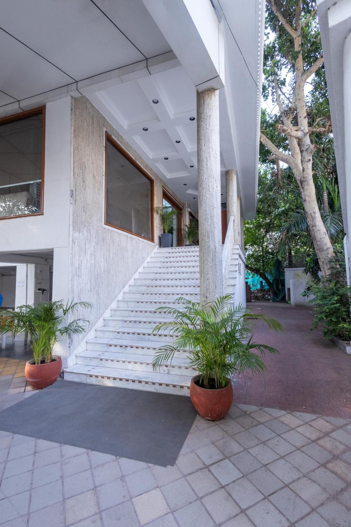Alba Premier, Vadodara Exterior photo