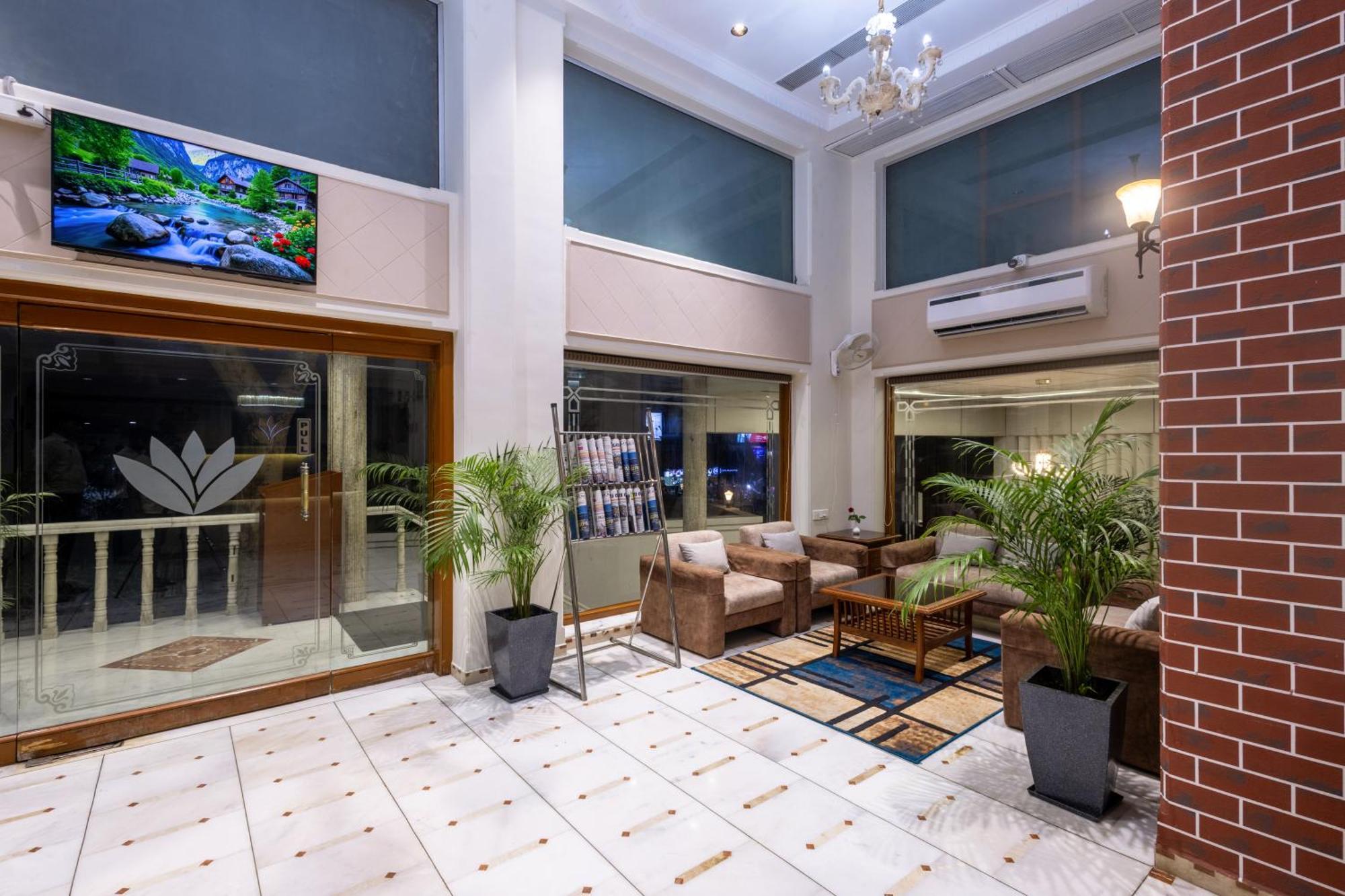 Alba Premier, Vadodara Exterior photo