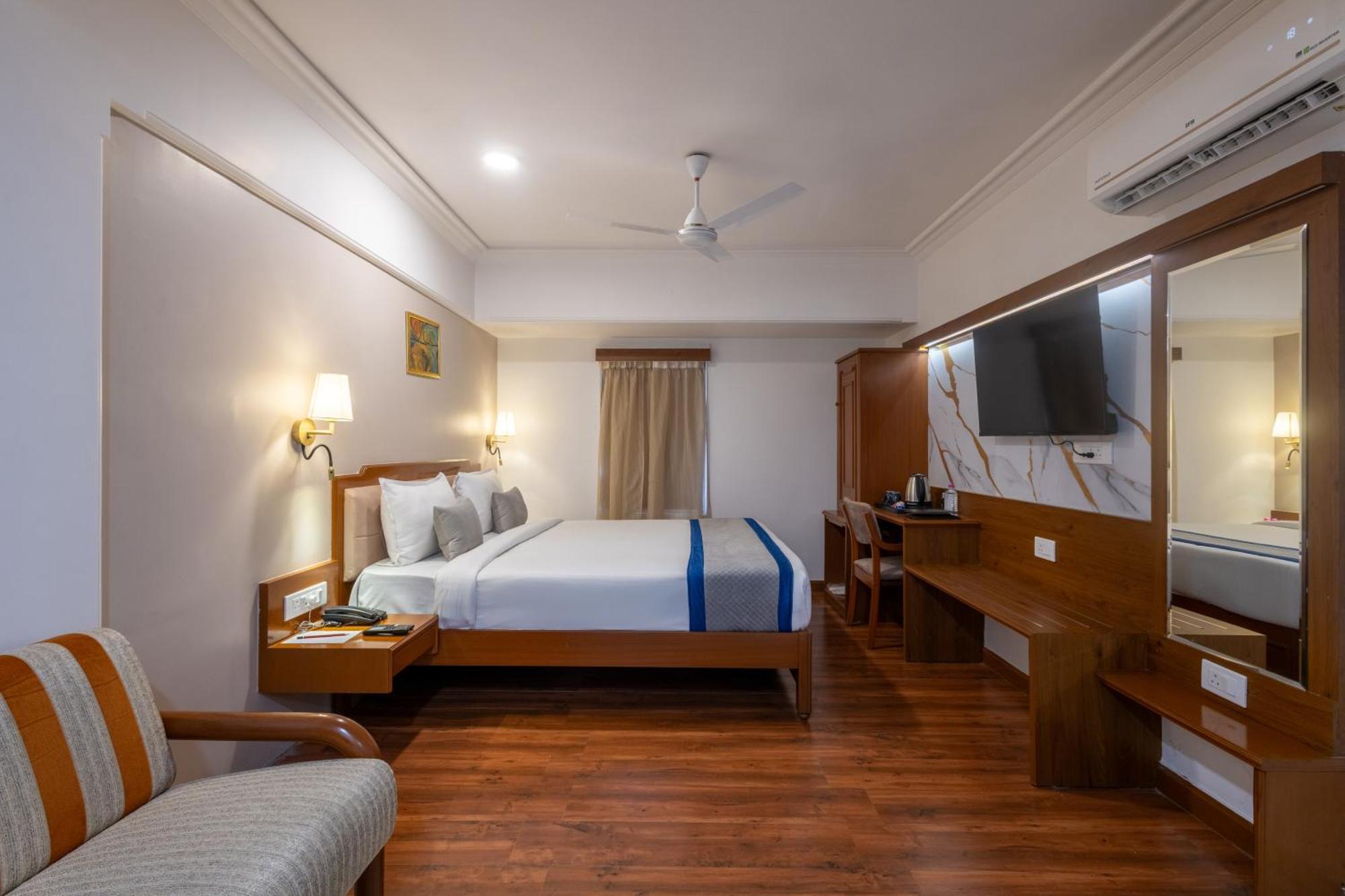 Alba Premier, Vadodara Exterior photo