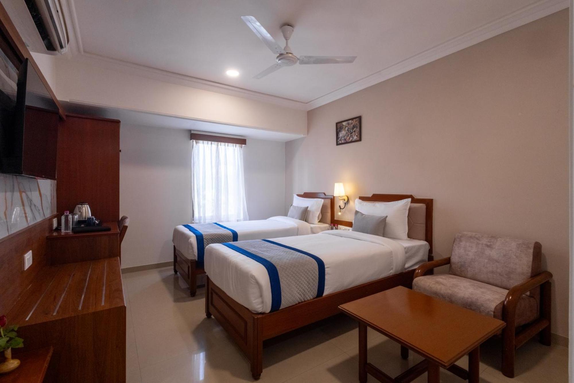 Alba Premier, Vadodara Exterior photo